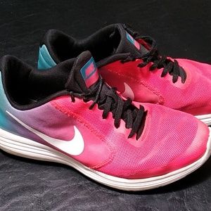 Nike Revolution Size 6